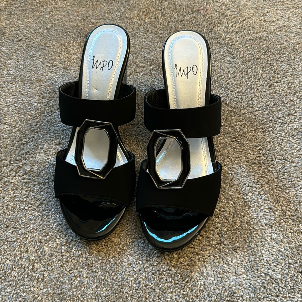 Black wedges